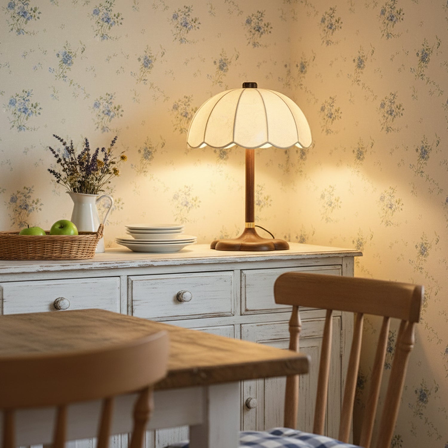 Petal Scallop Lamp