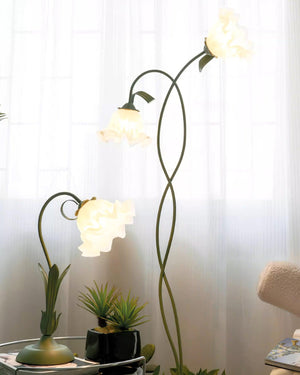 Elegant Calla Lily Inspired Floor Lamp with Sculptural Design