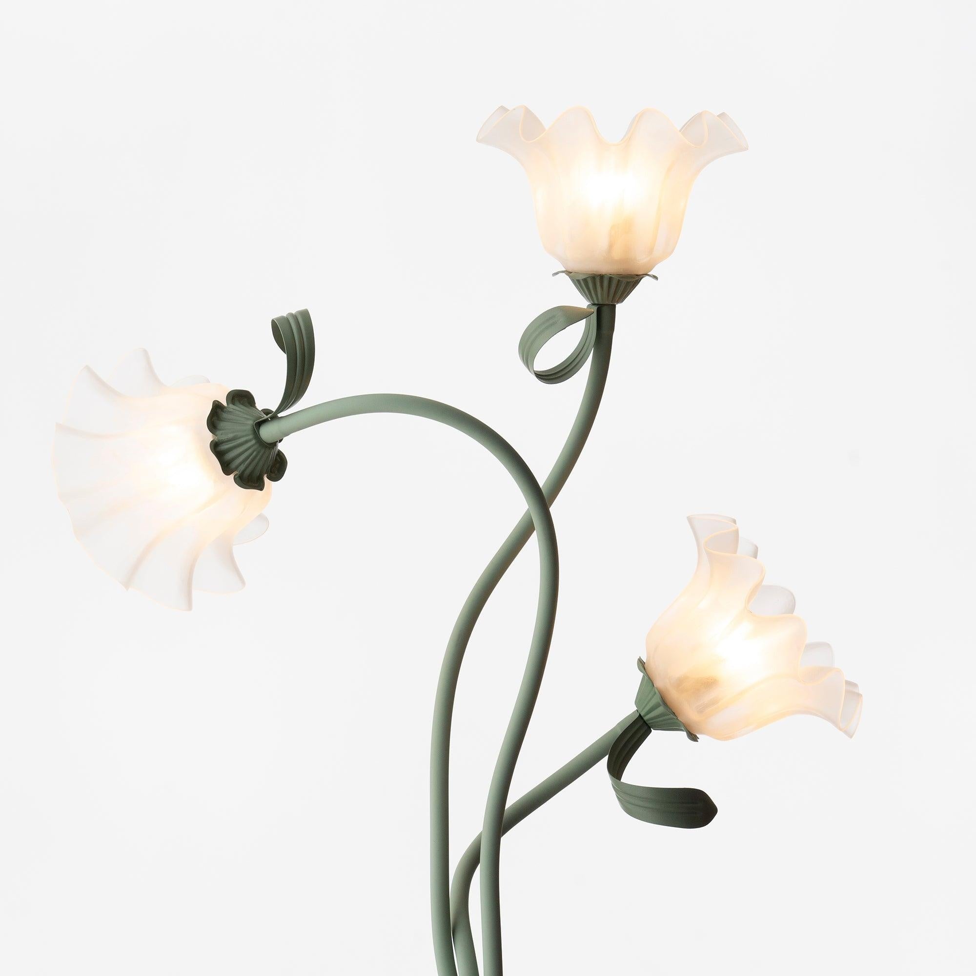 Elegant Calla Lily Inspired Floor Lamp with Sculptural Design