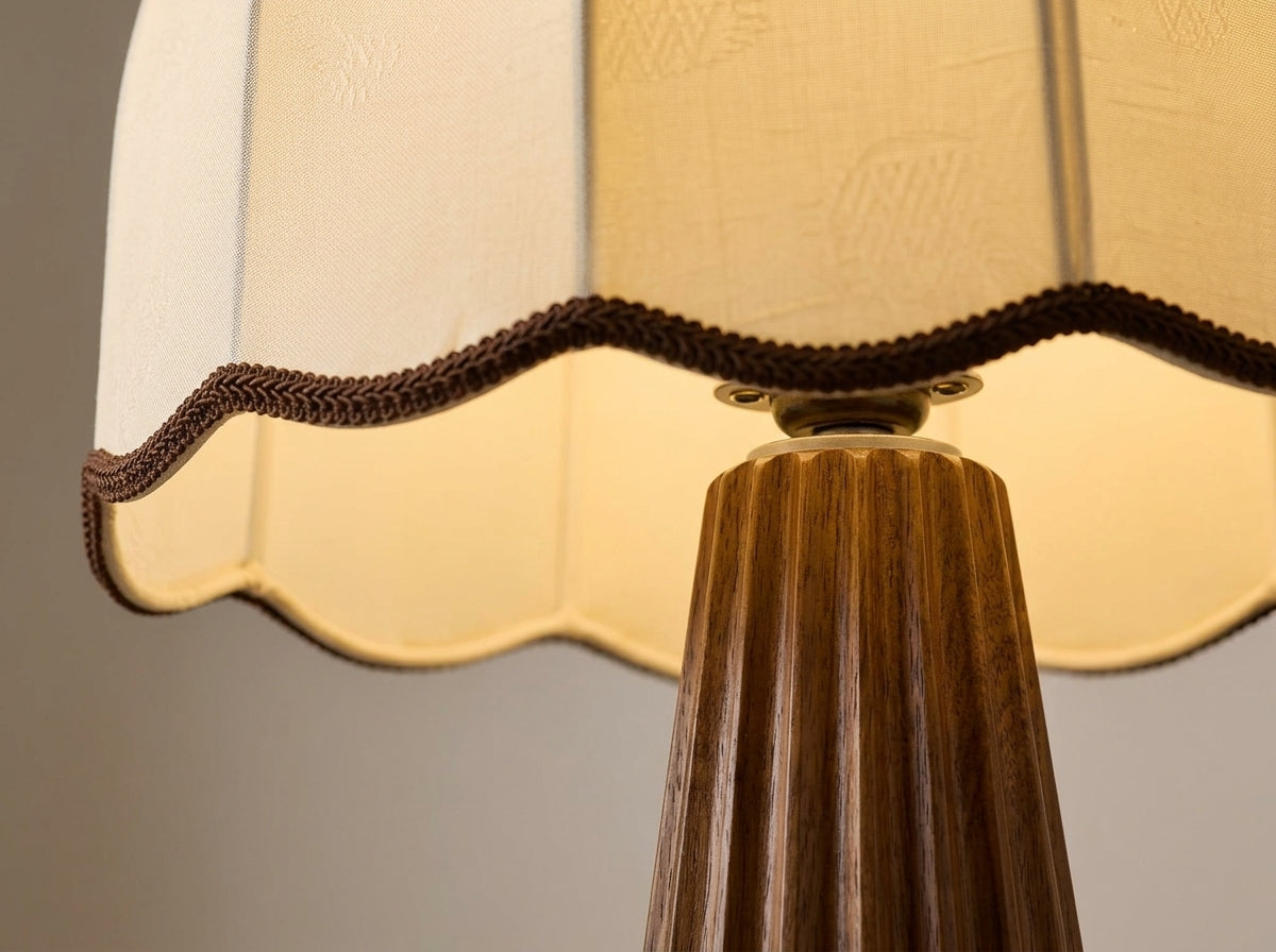 Pleated Curve Lamp - Crafted for Lasting Beauty