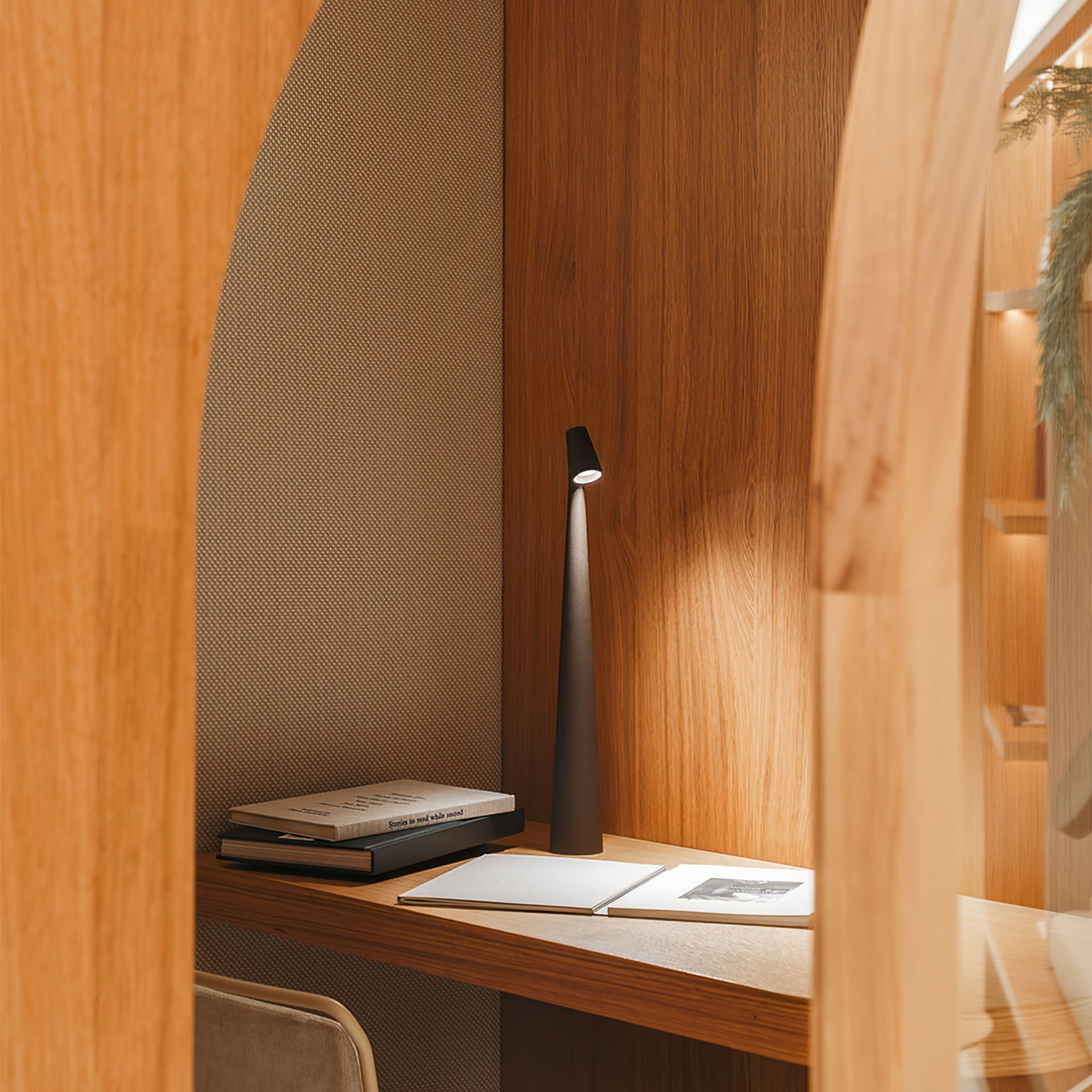 Cordless Sculpted Lamp