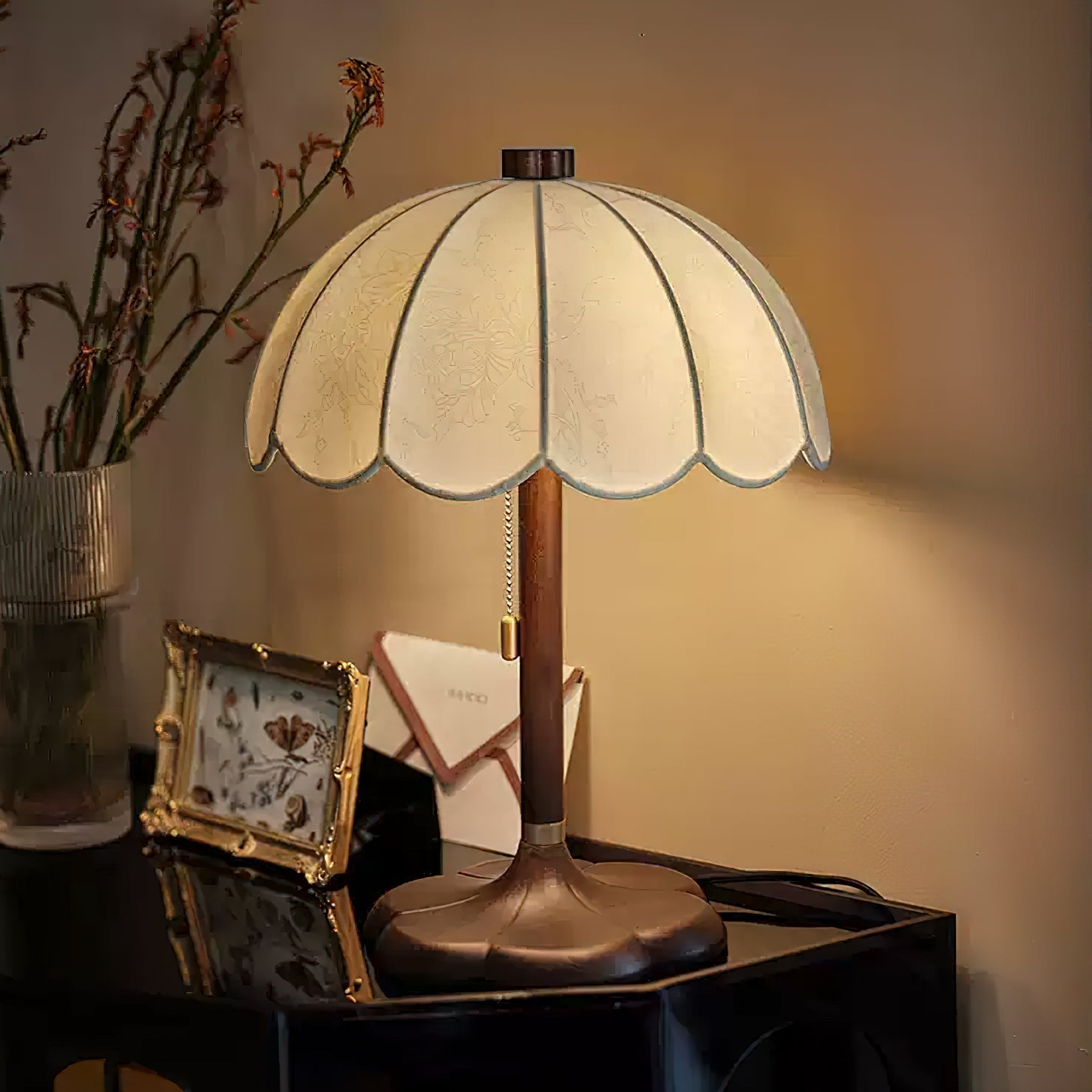 Petal Scallop Lamp