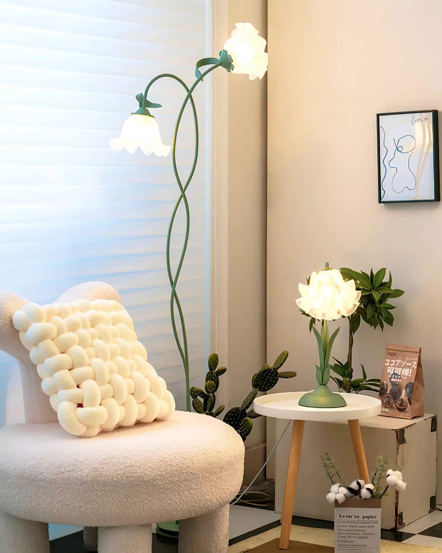 Elegant Calla Lily Inspired Floor Lamp with Sculptural Design