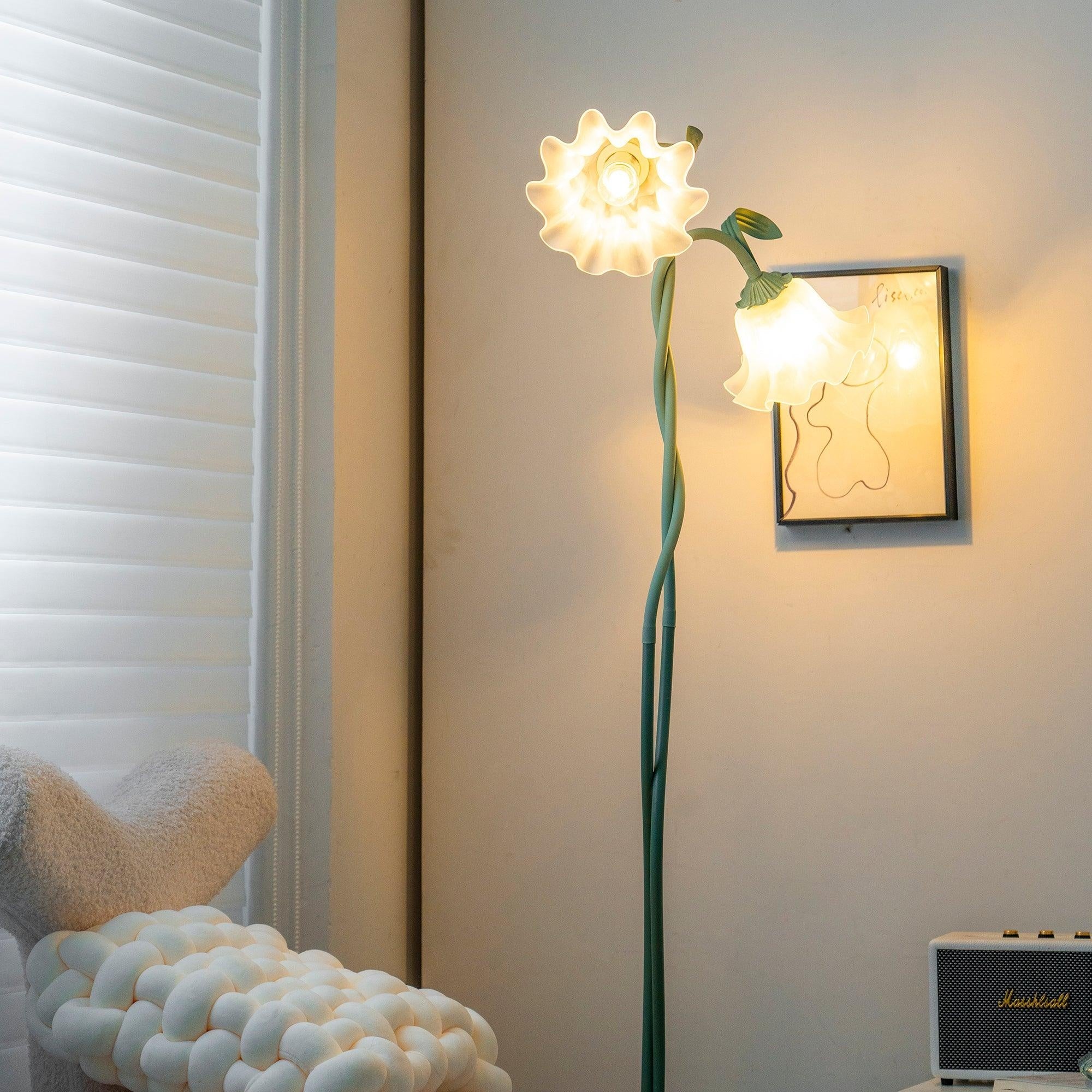 Elegant Calla Lily Inspired Floor Lamp with Sculptural Design