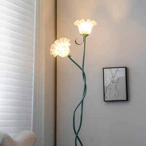 Elegant Calla Lily Inspired Floor Lamp with Sculptural Design